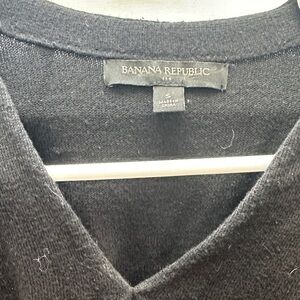 Banana Republic women’s Black V-Neck cotton blend  Sweater